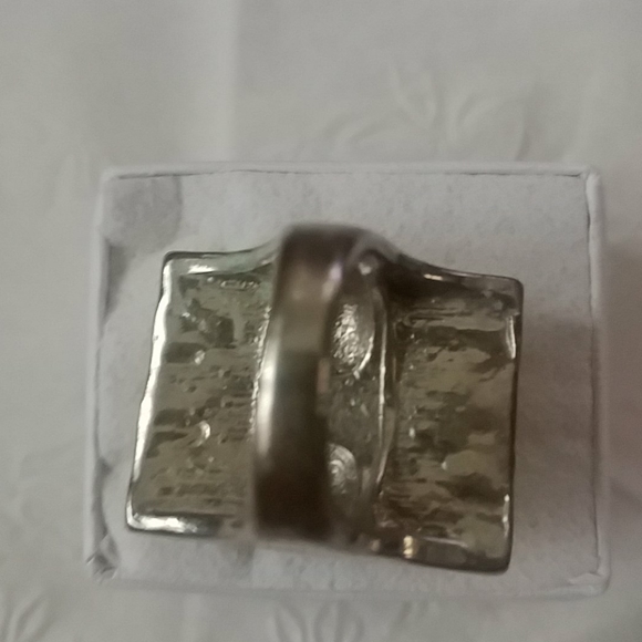 Ring - Picture 2 of 4